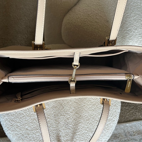 Michael Kors Jet Set Travel Large - Picture 2 of 6